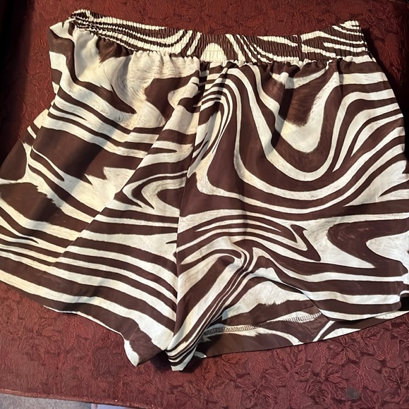 MICHAEL KORS SHORTS - Picture 3 of 4